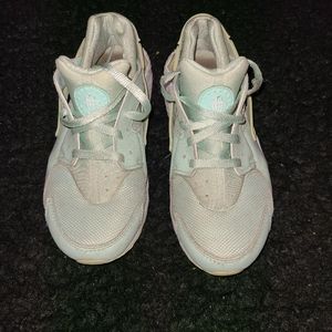Huaraches mint green size 2 kids
